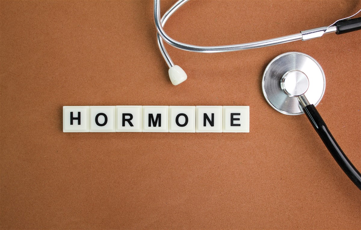 hormones et influençant les douleurs