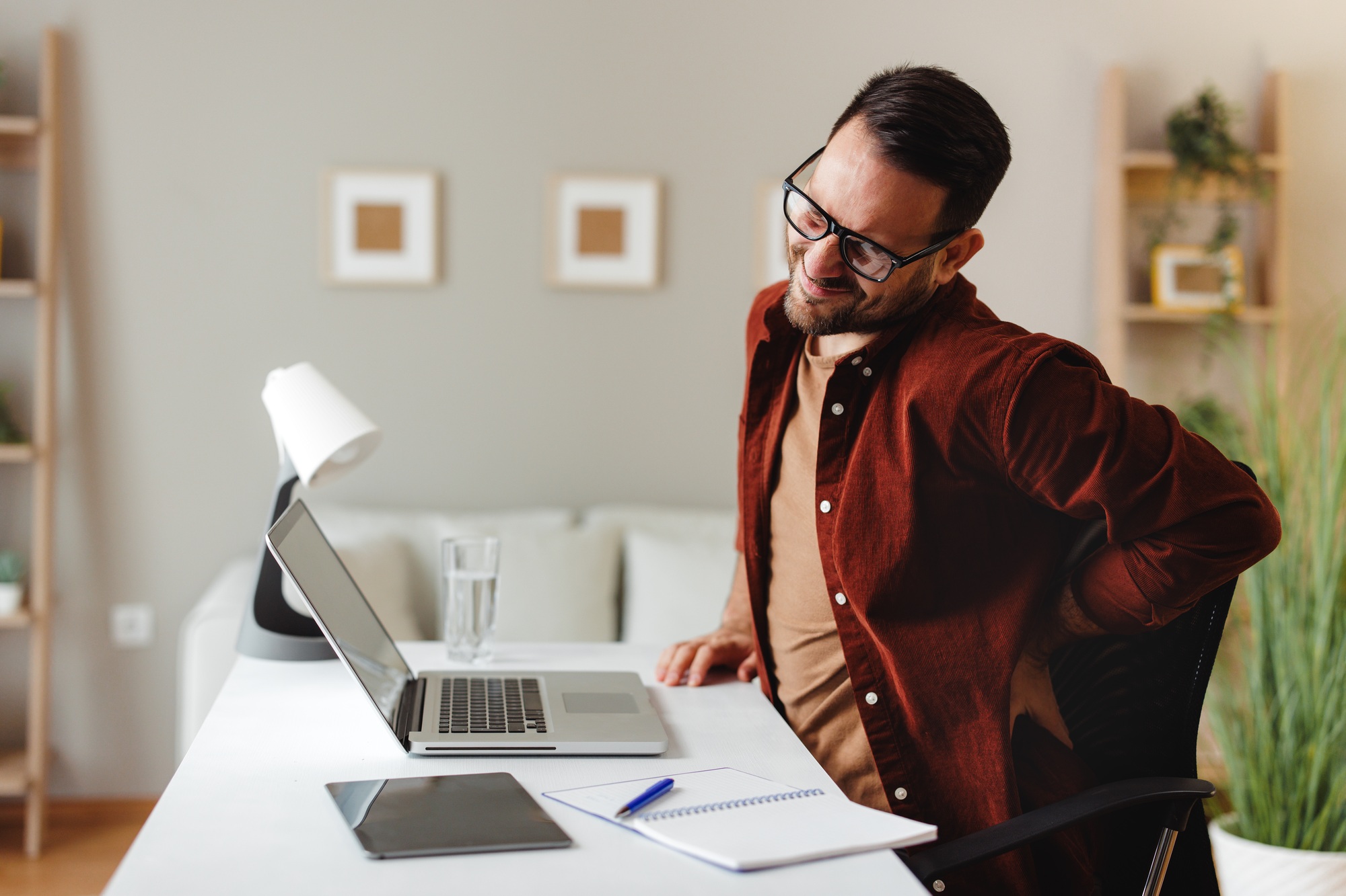 travailler avec une côte cassée
