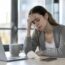 découvrez comment rédiger un mail clair et professionnel pour informer votre équipe de votre absence pour raison de maladie, avec des conseils et exemples pratiques.