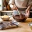 découvrez comment utiliser du chocolat périmé en toute sécurité dans vos recettes préférées pour éviter le gaspillage et savourer des desserts délicieux.